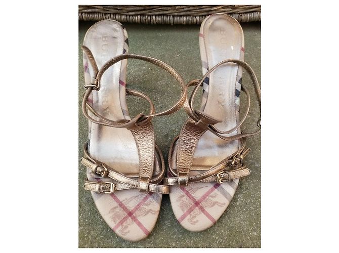 Sandali Burberry in pelle dorata D'oro - vista 8