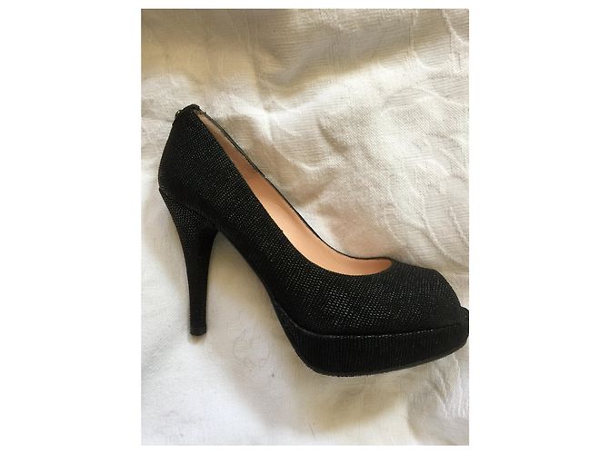 Stuart Weitzman Logo Lille Kiesel Leder Peeptoes Schwarz - Ansicht 6