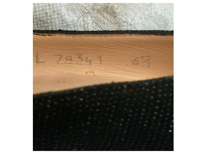 Stuart Weitzman Logo Lille Kiesel Leder Peeptoes Schwarz - Ansicht 7