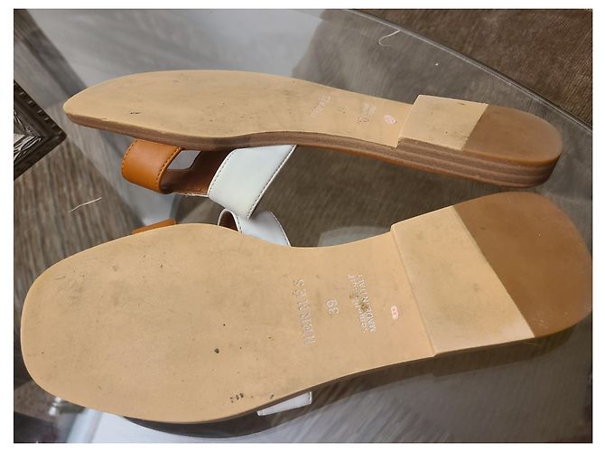 Sandali Hermès Oran in pelle bianco e bronzo - vista 3