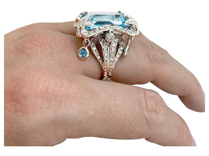 Anello Edouard Nahum "Sterina" in oro bianco, diamanti e topazio - vista 7