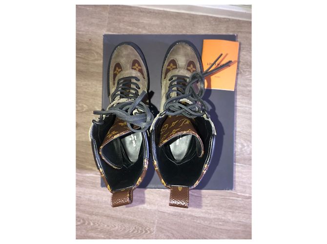 Stivaletti Louis Vuitton Laureate Camoscio Khaki Cachi - vista 4