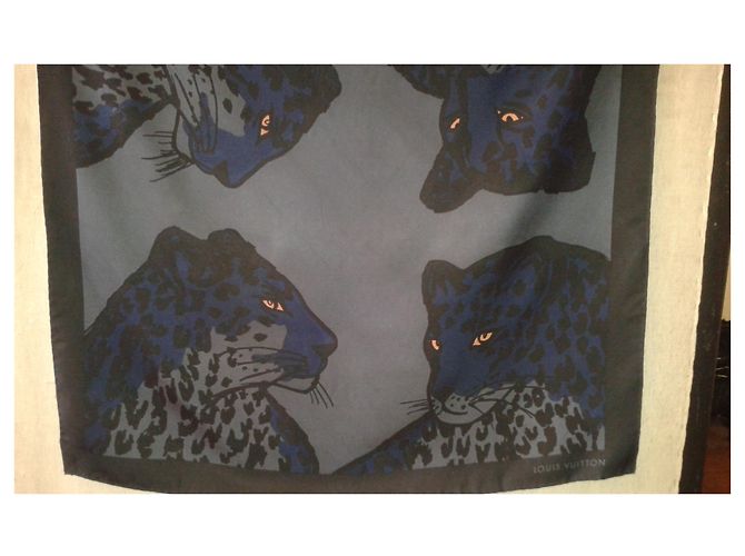 Sciarpa Louis Vuitton in seta motivo pantera blu 68cm - vista 5