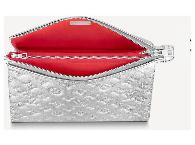 Louis Vuitton LV Coussin PM argento - vista 4