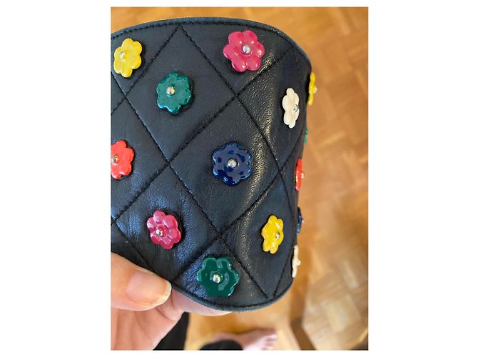 Chanel Korsettgürtel aus gestepptem Leder Schwarz Bunte Kamelien - Ansicht 7