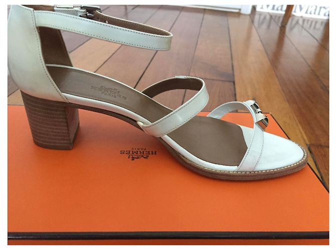 Sandali Hermès in vernice bianca con gioielli Bianco - vista 4