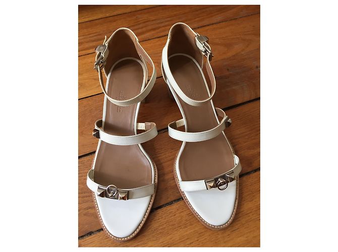 Sandali Hermès in vernice bianca con gioielli Bianco - vista 6