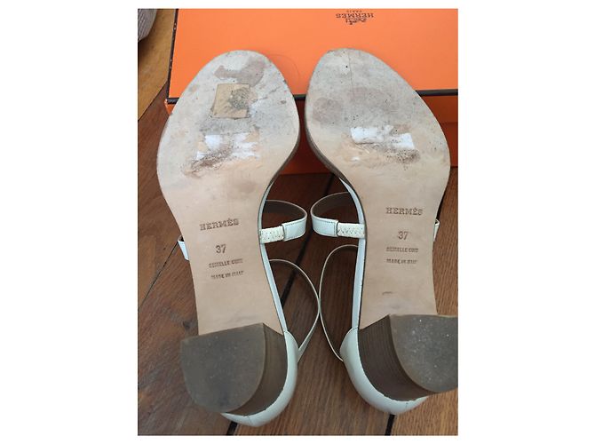 Sandali Hermès in vernice bianca con gioielli Bianco - vista 7