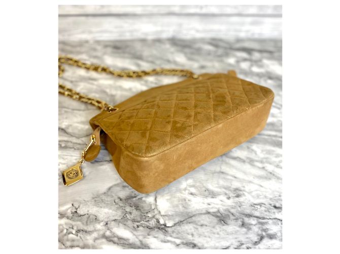 Timeless Superb Chanel bag in Camel suede with golden Caramel - view 2