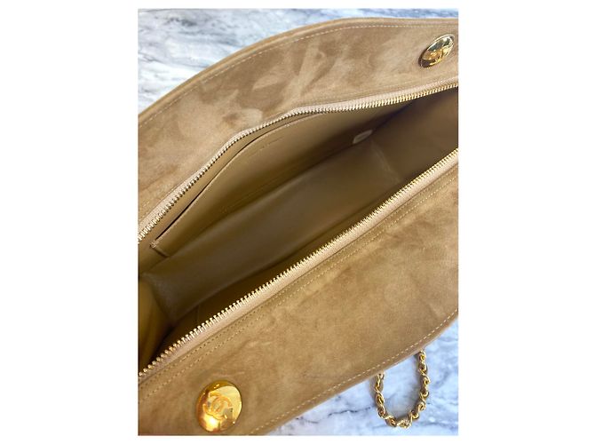 Timeless Superb Chanel bag in Camel suede with golden Caramel - view 3