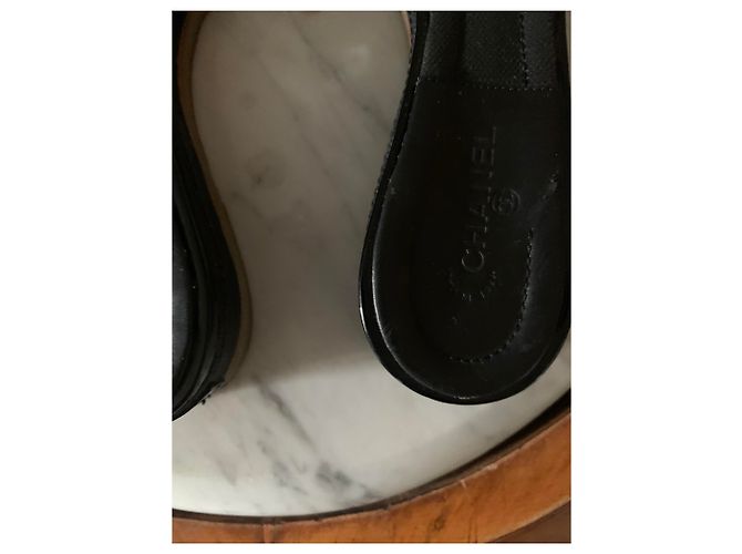 Ciabatte Chanel in vernice nera Nero - vista 4
