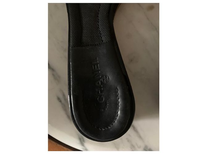 Ciabatte Chanel in vernice nera Nero - vista 6
