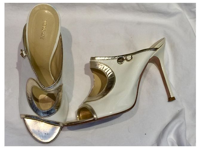 Sabot Versace con tacco in vernice bianca e oro Bianco D'oro - vista 2