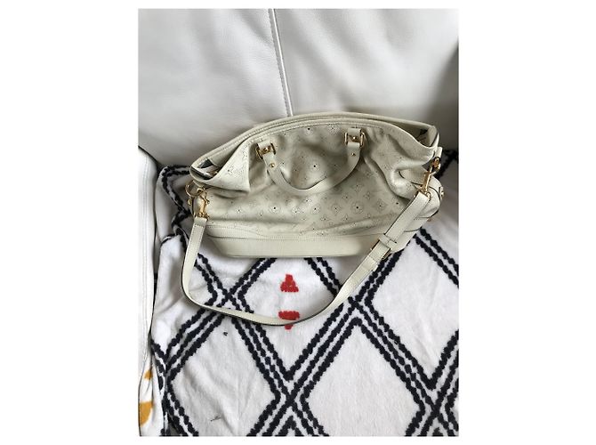 Borsa a mano Louis Vuitton in pelle traforata beige - vista 2