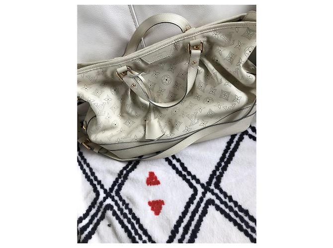 Borsa a mano Louis Vuitton in pelle traforata beige - vista 5