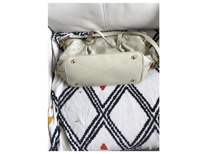 Borsa a mano Louis Vuitton in pelle traforata beige - vista 6