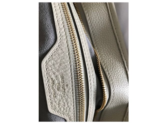 Borsa a mano Louis Vuitton in pelle traforata beige - vista 7