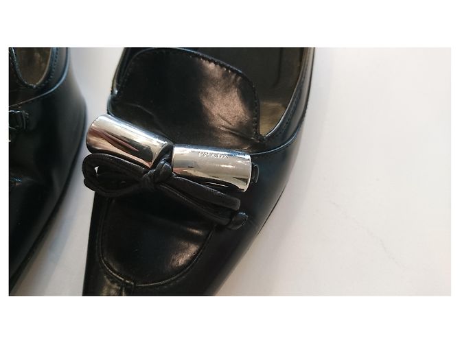 Décolleté Prada in pelle nera con punta e fiocco Nero - vista 2