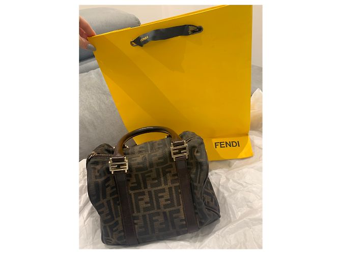 Caixa Fendi Marrom e Preta de Couro e Algodão Preto - vista 2
