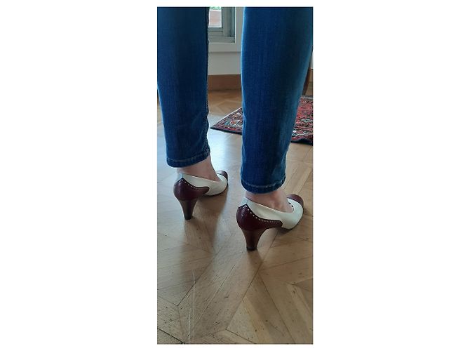 Sapatos de salto bicolores Christian Dior em pele cor eggshell Fora de branco - vista 3