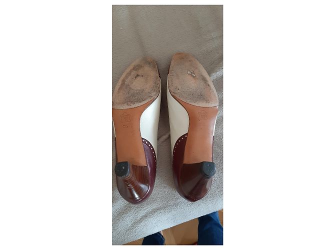 Sapatos de salto bicolores Christian Dior em pele cor eggshell Fora de branco - vista 4