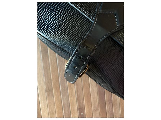 Cartouchiere Bolso Louis Vuitton Cartouchière en cuero epi negro - vista 2