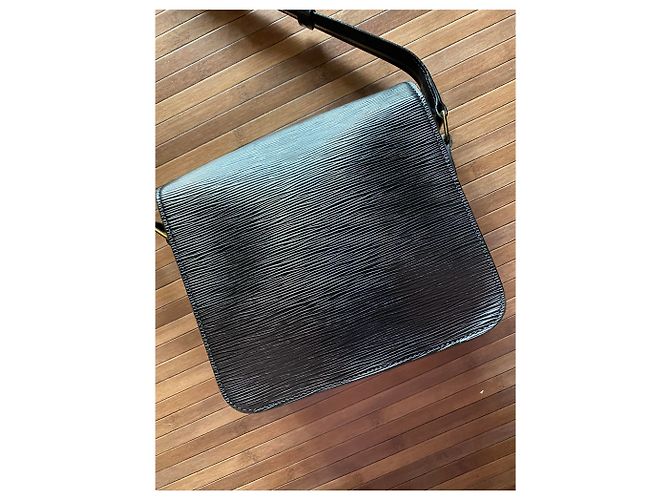 Cartouchiere Bolso Louis Vuitton Cartouchière en cuero epi negro - vista 3