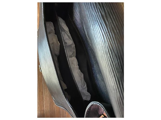Cartouchiere Bolso Louis Vuitton Cartouchière en cuero epi negro - vista 4