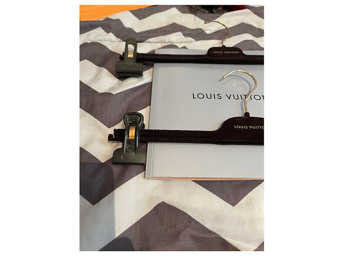 Louis Vuitton 2 Perchas Faldas / Pantalones Negro Gold hardware - vista 2