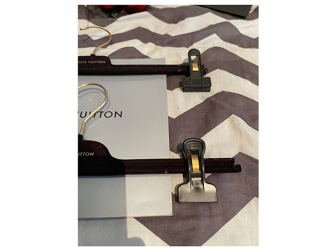 Louis Vuitton 2 Perchas Faldas / Pantalones Negro Gold hardware - vista 3