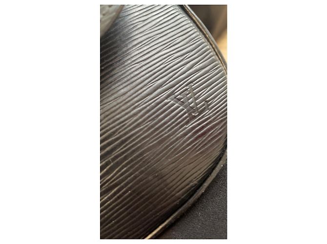 Saint-Cloud Cuero Epi Louis Vuitton Saint Cloud Negro - vista 3