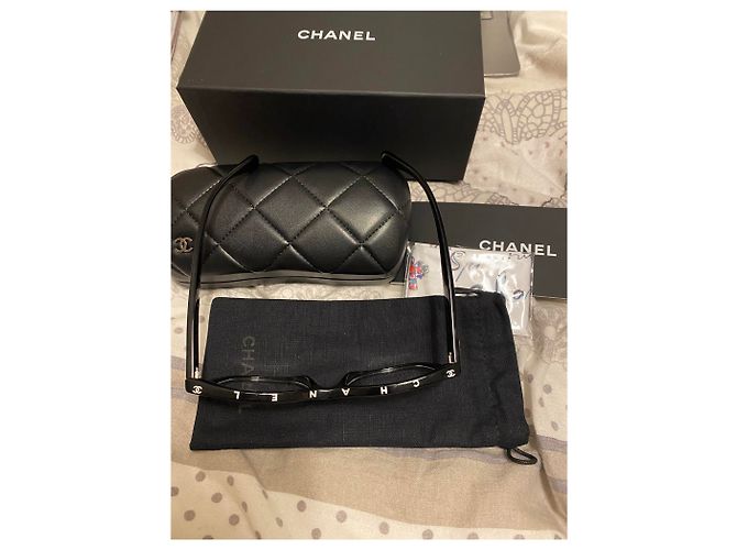 Chanel Sonnenbrille Square Bezel Schwarz - Ansicht 3