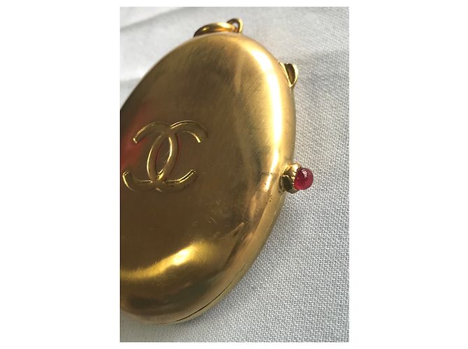 Chanel Medaillon Anhänger Goldfarben mit rotem Gripoix Stein Gold hardware - Ansicht 6