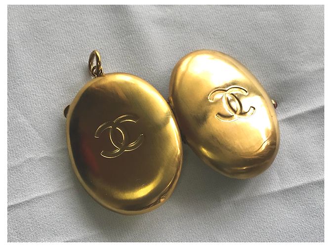 Chanel Medaillon Anhänger Goldfarben mit rotem Gripoix Stein Gold hardware - Ansicht 8