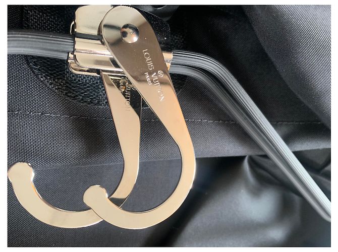 Louis Vuitton Appendiabiti  2 grucce Nero - vista 10
