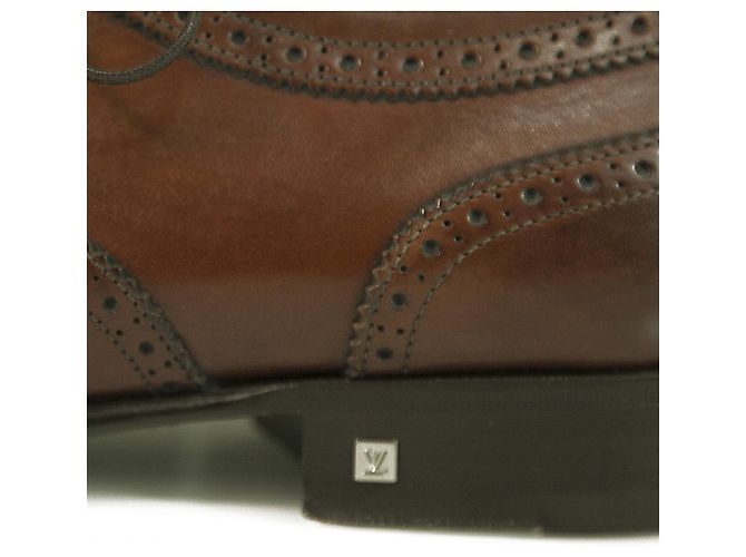 Louis Vuitton Scarpe Oxford Derby Stringate In Pelle Di Vitello Marrone Con Dettagli Brogue Tg 9 - vista 4