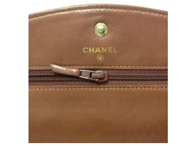 Wallet On Chain Pochette Chanel in pelle caviar marrone con catena dorata - vista 10