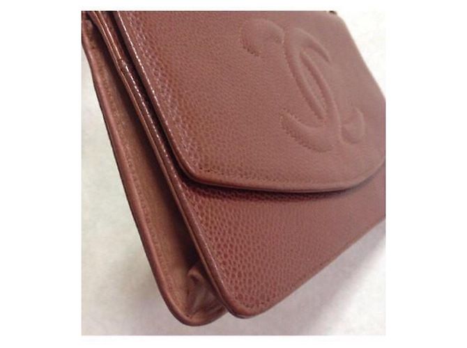 Wallet On Chain Pochette Chanel in pelle caviar marrone con catena dorata - vista 4