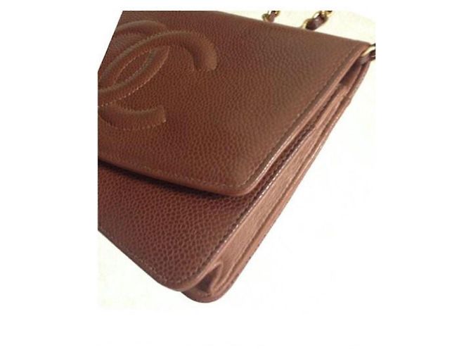Wallet On Chain Pochette Chanel in pelle caviar marrone con catena dorata - vista 6