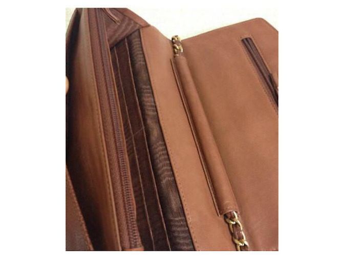 Wallet On Chain Pochette Chanel in pelle caviar marrone con catena dorata - vista 9