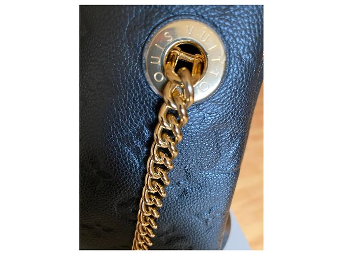 Louis Vuitton SURENNE MM black bag - view 3