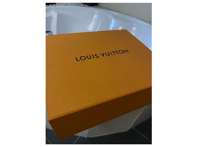 Louis Vuitton SURENNE MM black bag - view 8