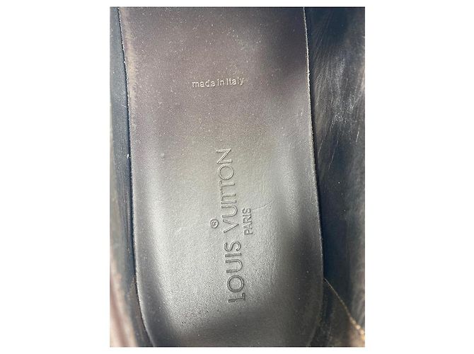 Louis Vuitton Classic Low Sneaker Men’s 9.5 is - view 11
