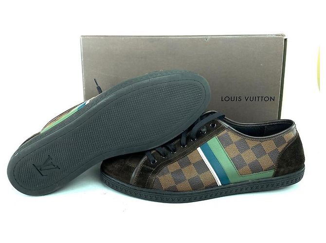 Louis Vuitton Classic Low Sneaker Men’s 9.5 is - view 9