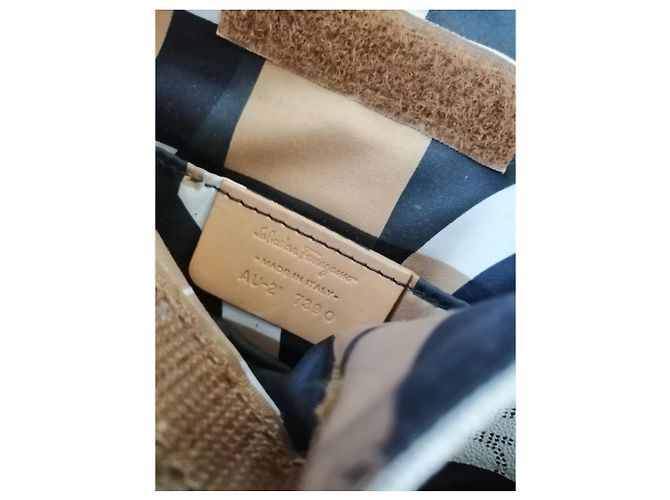 Borsa a tracolla Salvatore Ferragamo in pelle bianca Bianco - vista 11