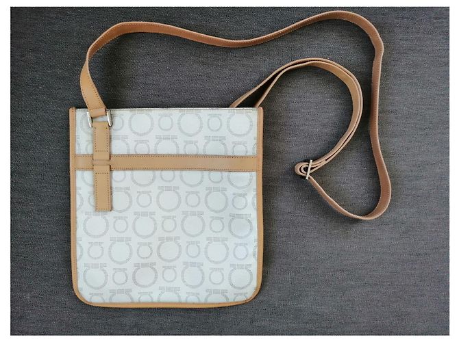 Borsa a tracolla Salvatore Ferragamo in pelle bianca Bianco - vista 2
