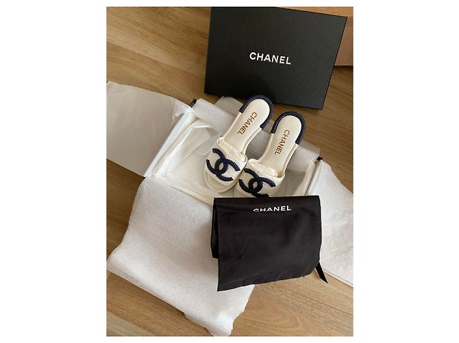 Mules Sandali Chanel Bianco e Blu Scuro Pelle - vista 12