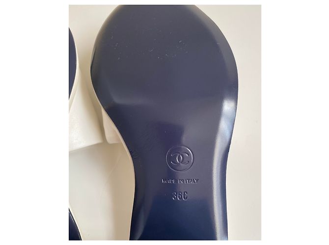 Mules Sandali Chanel Bianco e Blu Scuro Pelle - vista 5