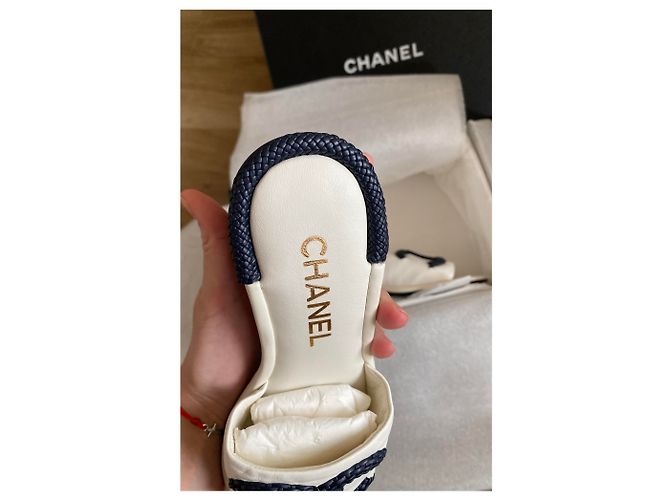 Mules Sandali Chanel Bianco e Blu Scuro Pelle - vista 8