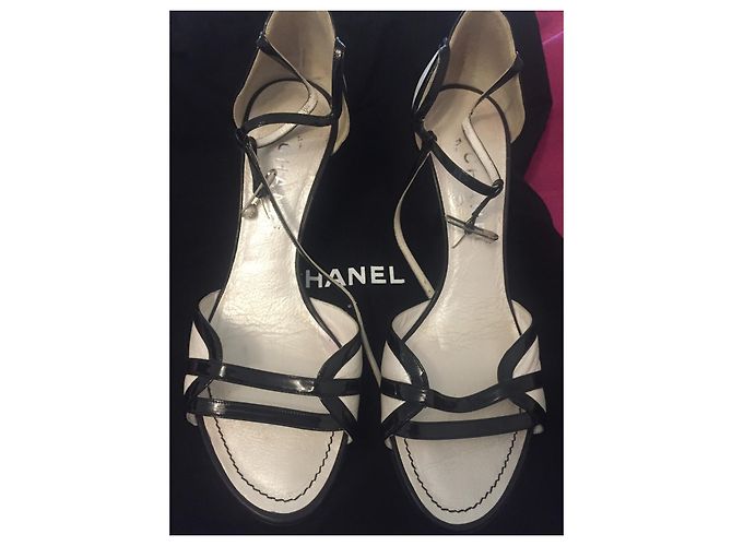Sandali Chanel Pelle Vernice Bianca Bianco - vista 2